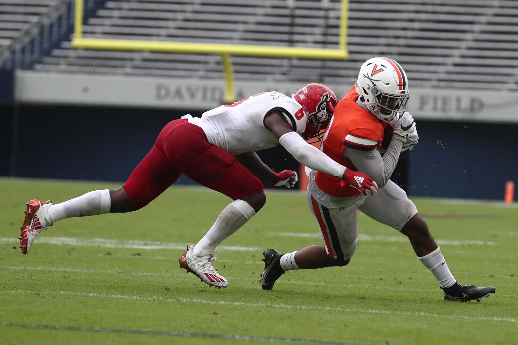 101020-ncstate-uvafootball155.JPG